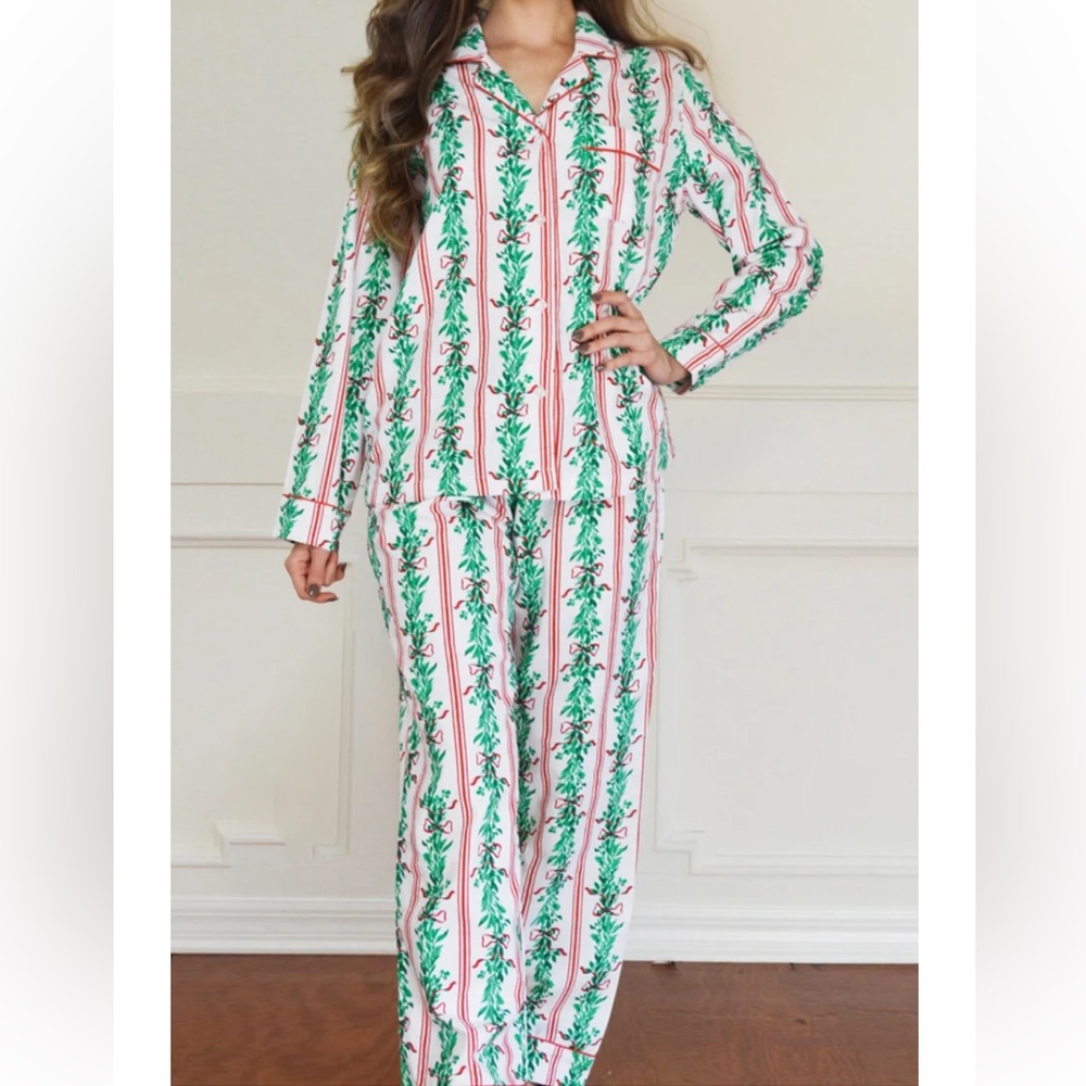 Red Mistletoe Vine PJ Set